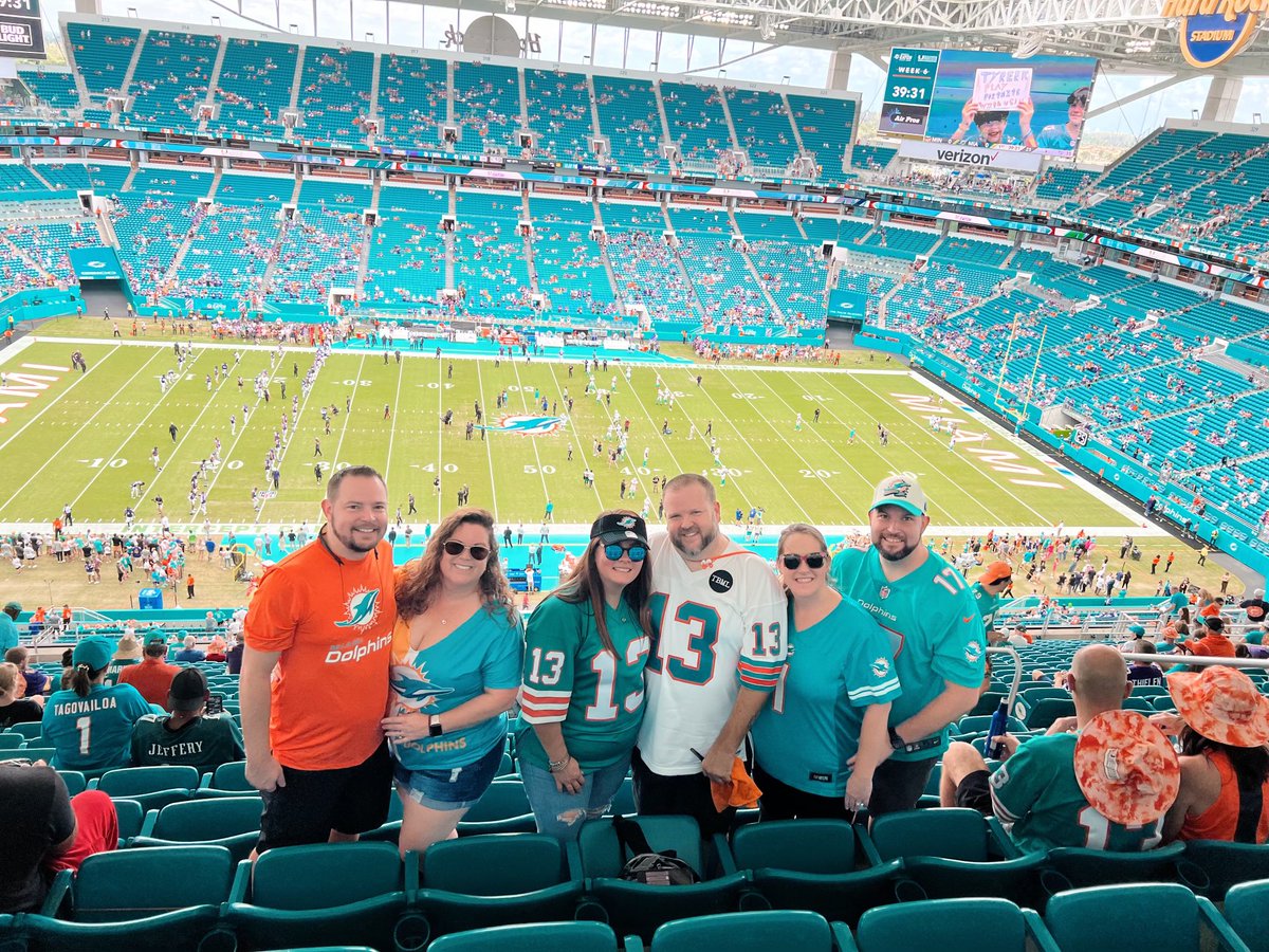 EstesTasha's tweet photo. Laces out #FinsUp https://t.co/1h5RKRT6RF