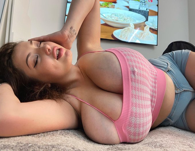 wanna make a salad with me? 🍅🍆🍅 https://t.co/vXx3enfqgK