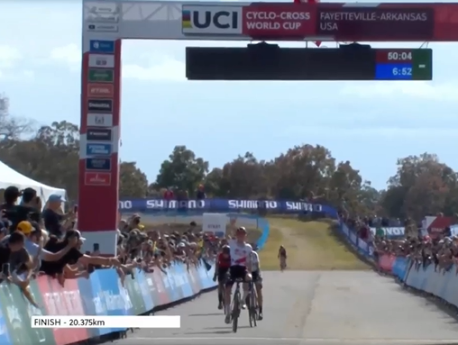 CyclocrossE's tweet photo. Fem van Empel consigue el 2/2 en la #CXWorldCup en Fayetteville! Impresionante la neerlandesa imponiendose al esprint frente Brand y Worst.

#cx #fayetteville #worldcup https://t.co/bRegnuVrm3