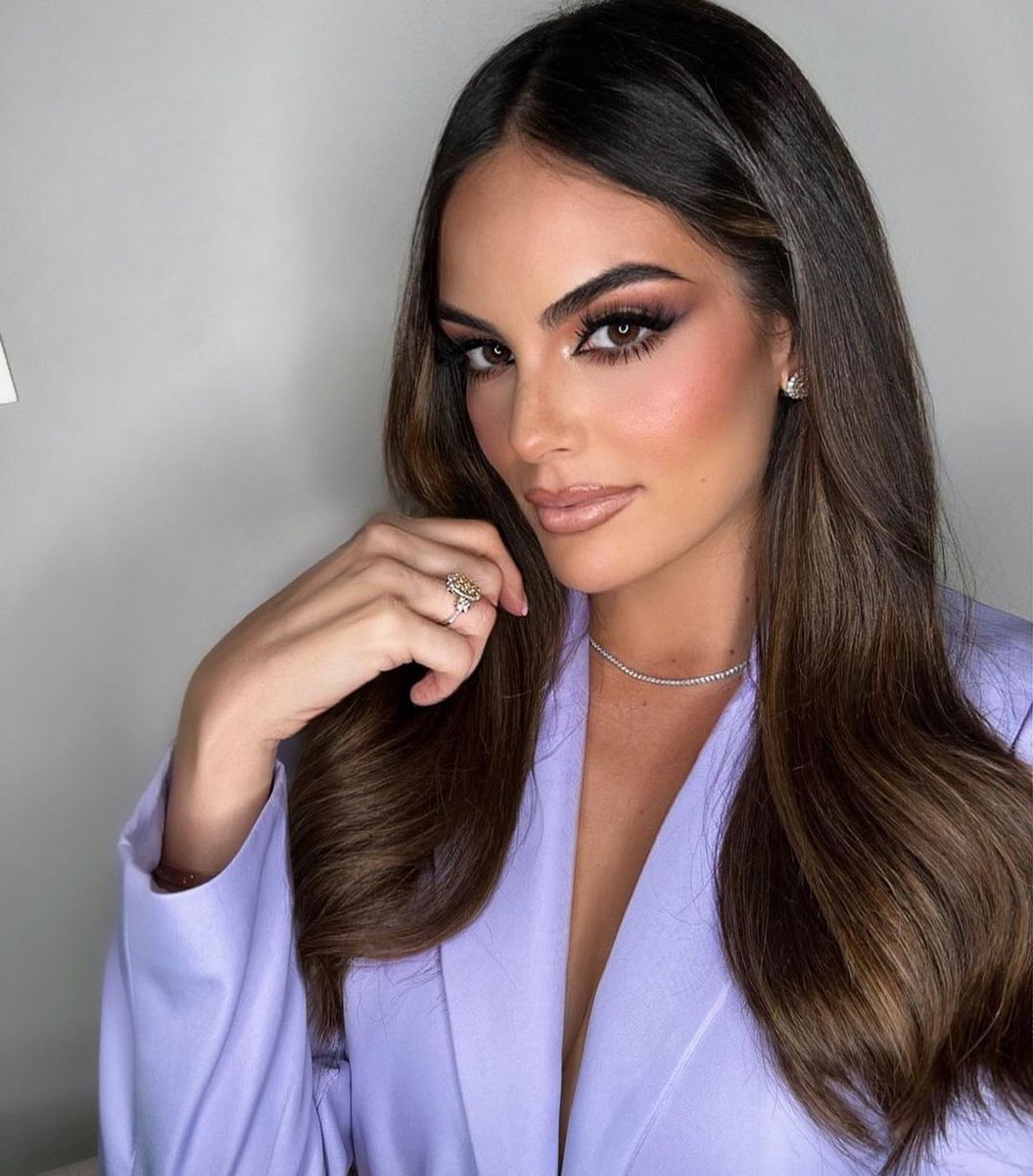 No puedo con la belleza de esta mujer! Tan hermosa @ximenaNR 😍💜 #makeupsession #glow