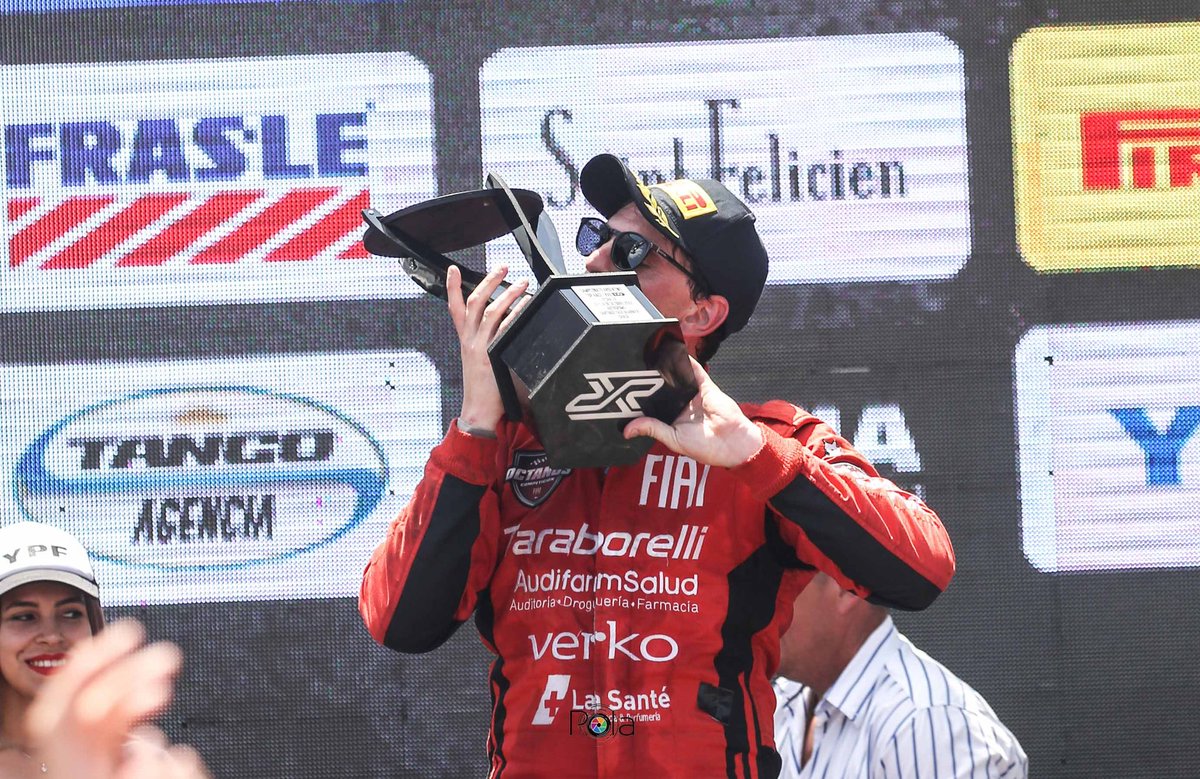 equipoOCTANOS's tweet photo. 📷 #TRV6 
Momentos de un domingo a puro podio.
.
@jositoooooo
@fefodipalma
@DiegoVerriello
.
#TRChaco @TopRaceOk 
.
.
📸 @DamianBarisch https://t.co/EYTQBYzXeE