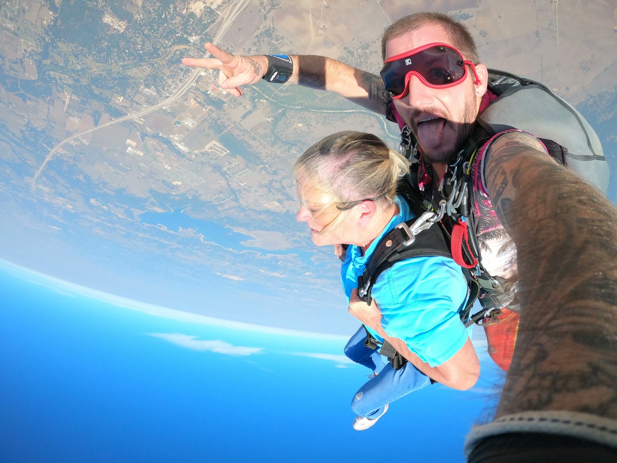 skydive_skylark tweet picture