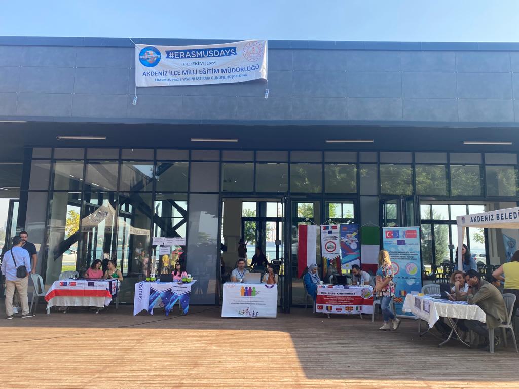 AkdenizilceMem's tweet photo. İLÇEMİZDE #erasmusdays2022 #Erasmusgünleri ETKİNLİKLERİ DÜZENLENDİ. 
@tcmeb @ahpehlivan53 @AdemKoca46 @AdemSimsek33  @ErasmusMersin @MersinMEM @ulusalajans https://t.co/v8bN7JSI12