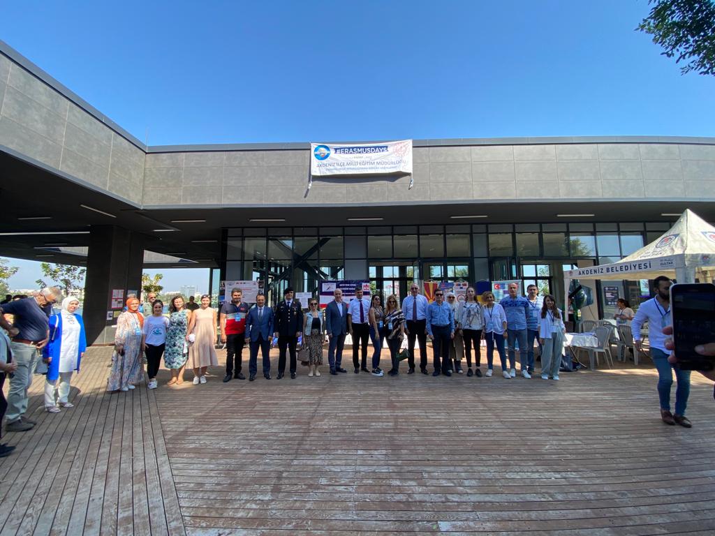AkdenizilceMem's tweet photo. İLÇEMİZDE #erasmusdays2022 #Erasmusgünleri ETKİNLİKLERİ DÜZENLENDİ. 
@tcmeb @ahpehlivan53 @AdemKoca46 @AdemSimsek33  @ErasmusMersin @MersinMEM @ulusalajans https://t.co/v8bN7JSI12