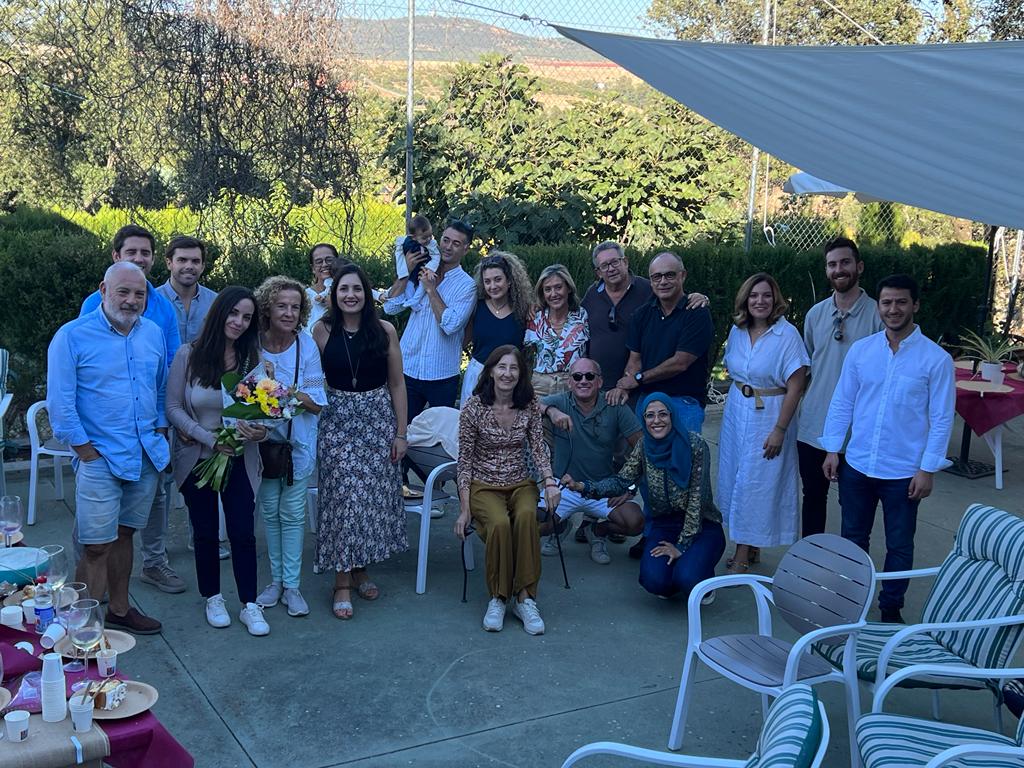 Carol_O_C's tweet photo. Fin de una era. 12 años de crecimiento profesional y personal que me han convertido en lo que soy ahora. Gracias a todos, compañeros, amigos me llevo de vosotros tanto y ya sabeis que esto no es una despedida... HSPA https://t.co/1XH1ctkS21