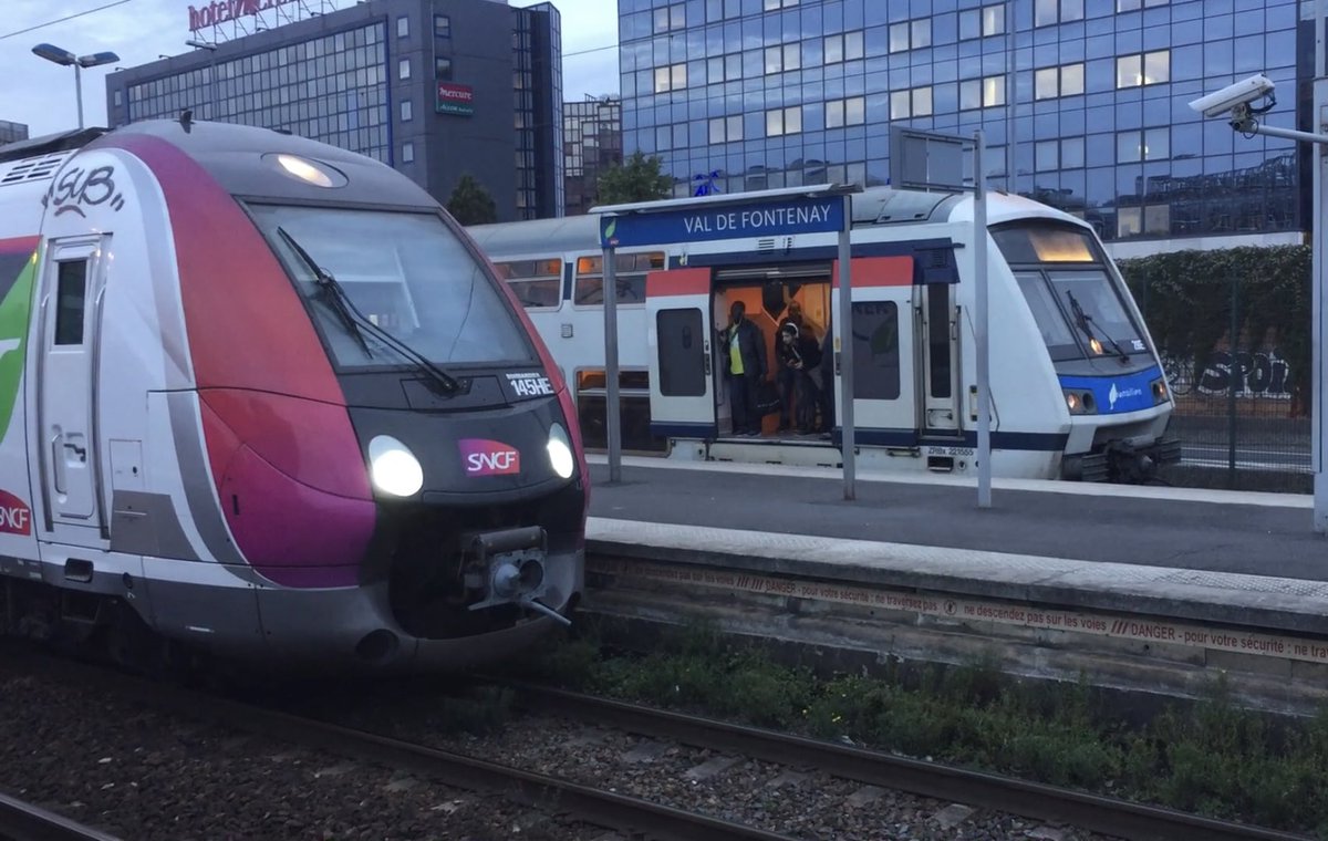 Cheminot_du_75's tweet photo. Île-de-France : Grève à la SNCF et à la RATP le 18 octobre 2022.
1/ les prévisions :
➡️ Métro : 🟢 trafic normal
➡️ RER A : 🟡 3 trains sur 4
➡️ RER B : 🟡 3 trains sur 4
➡️ RER C : 🔴 trafic très perturbé 
➡️ RER D : 🔴 trafic très perturbé 
➡️ RER E : 🔴 trafic très perturbé https://t.co/hCiOyusQdD