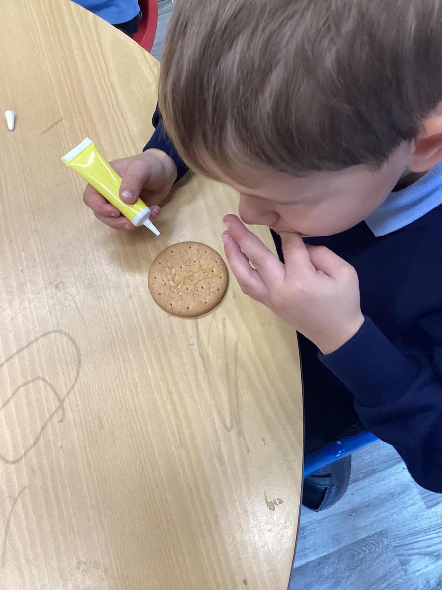 In Y1 we’re learning about baptism. We thought about those who have guided &amp; helped us &amp; decorated biscuits for a baptism party w/symbols to represent what happens when a child is baptised. 💦: washing away bad things; 🕯️: to show the way; 🦶🏻: to show God guiding Christians; ✝️.