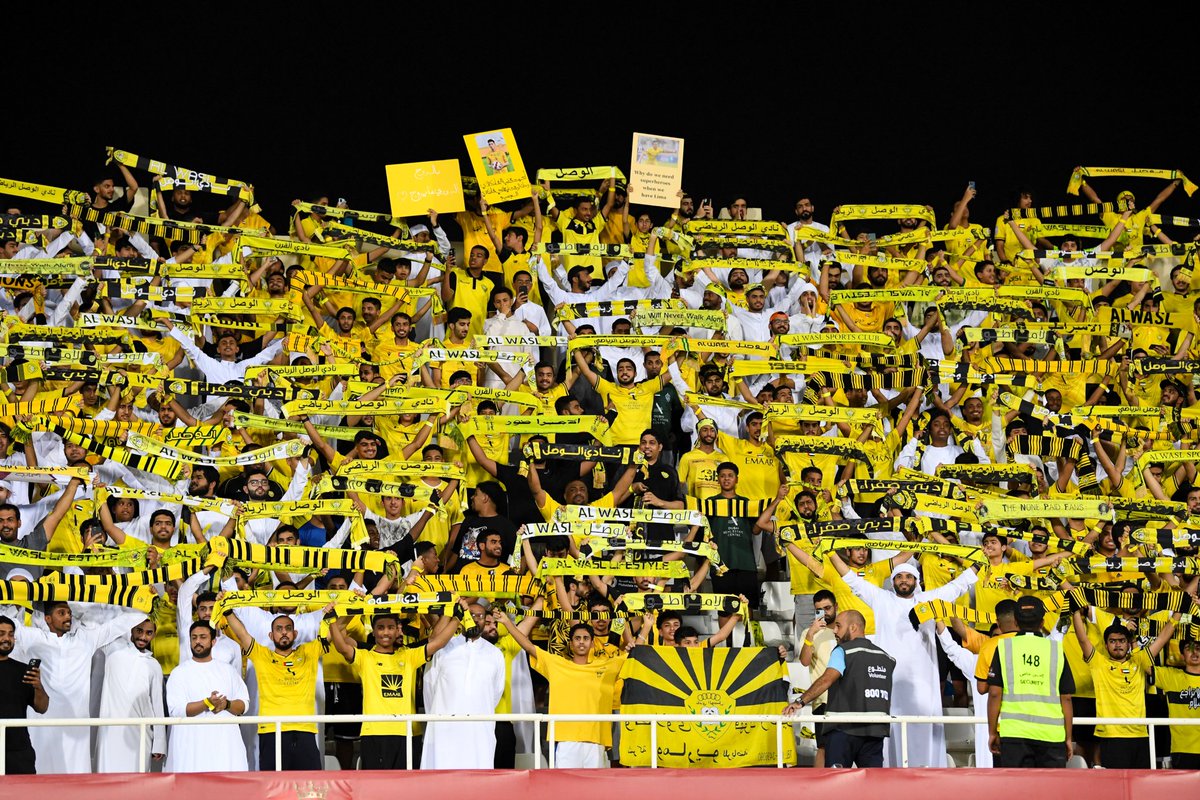 UAEFootballFans's tweet photo. و مع عودة حسابنا نرجع و نقول الحضور الجماهيري في دورينا غير 🤩

جماهيرياً و فنياً .. الدوري الأماراتي يثبت انه الأفضل على المستوى الخليجي 🔥

كفيتوا و وفيتوا 🇦🇪
#دوري_أدنوك_للمحترفين https://t.co/dbvcsJm5BN