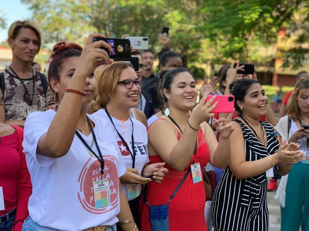 Ronald1969HT's tweet photo. Niños de la #Colmenita de #Majibacoa dan inicio al #XCongresoFEU en Las Tunas con una sorprendente actuación que caló hondo en el público  
 Participaron además, en los congresos comunitarios y hoy comparten nuevamente con nosotros 😁.
#RevolucionandoLaFEU 
@IsaGlezCmg @jpcalsur https://t.co/4ledwaZJly