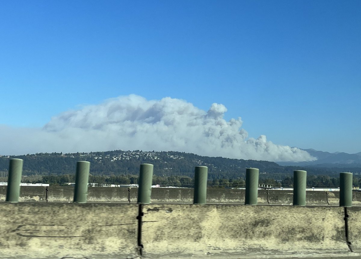 chrisliedle's tweet photo. Strong east Gorge winds causing significant growth on the Nakia Creek Fire near Larch Mountain in Washington. As seen from I-84/ Gresham. https://t.co/LspcjndhKl