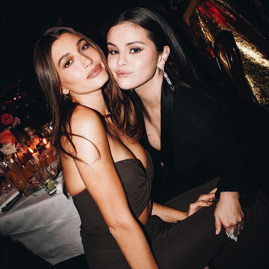 selenagit_'s tweet photo. 📍 | Selena Gomez e Hailey Bieber ieri all’Annual Academy Museum Gala https://t.co/A3IrkKBoWE