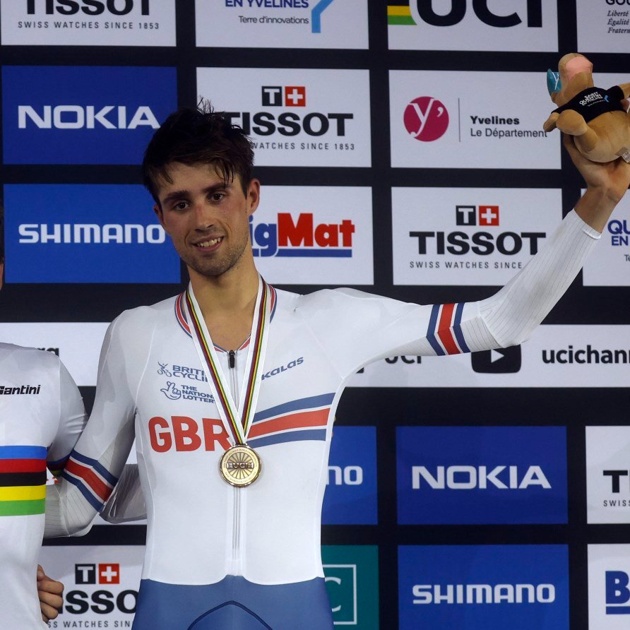 🥉 In a frenetic finish, @EthanVernon22 picked up a fought bronze medal in the Men's Elimination race. His second at the #UCIWorldTrackChampionships