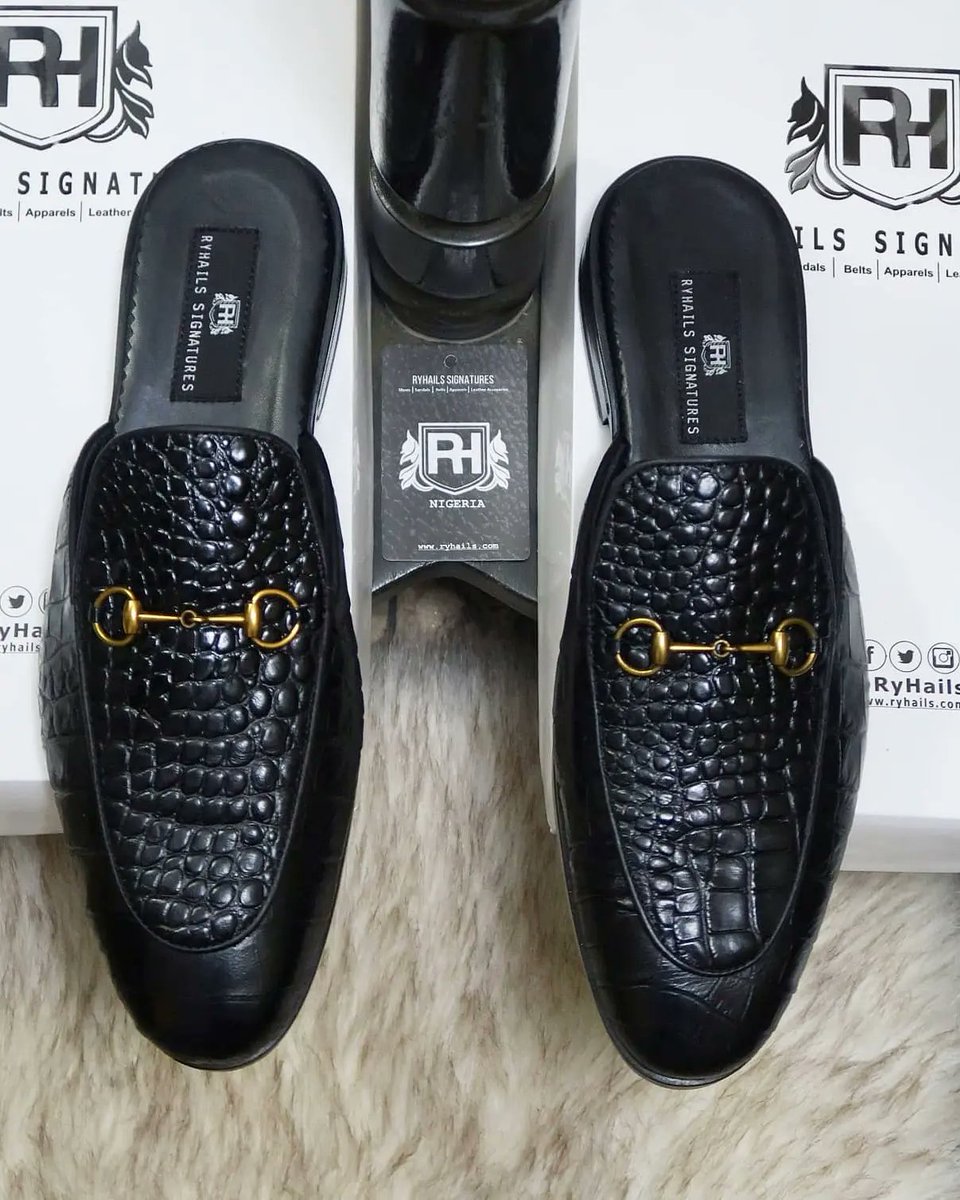 RyHails's tweet photo. Horsebit Croc Mule

https://t.co/D3exHLkeIk
Croc. Leather. Horsebit
Notched Vamp
Round Toe
Leather lining
Leather/Gum Sole
Flat Stacked Heel
Handcrafted by RyHails

Shop, Make orders and enquiries via DM, Website or #WhatsApp Message: 08140321869

#RyHails #MensWear #MensFashion https://t.co/2dWcEesC77