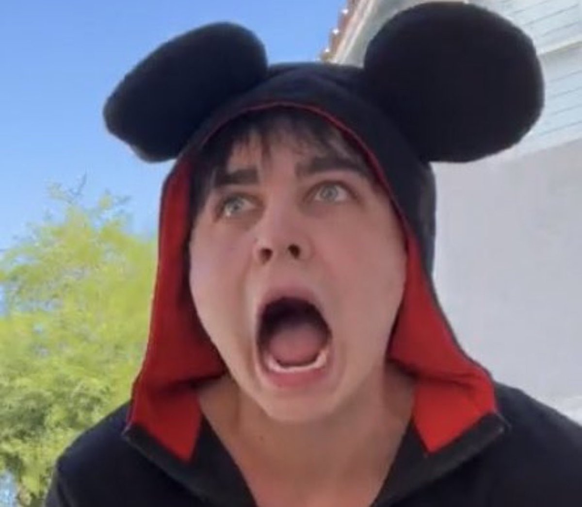 _dzacx's tweet image. the nuns scaring you colby??
@ColbyBrock