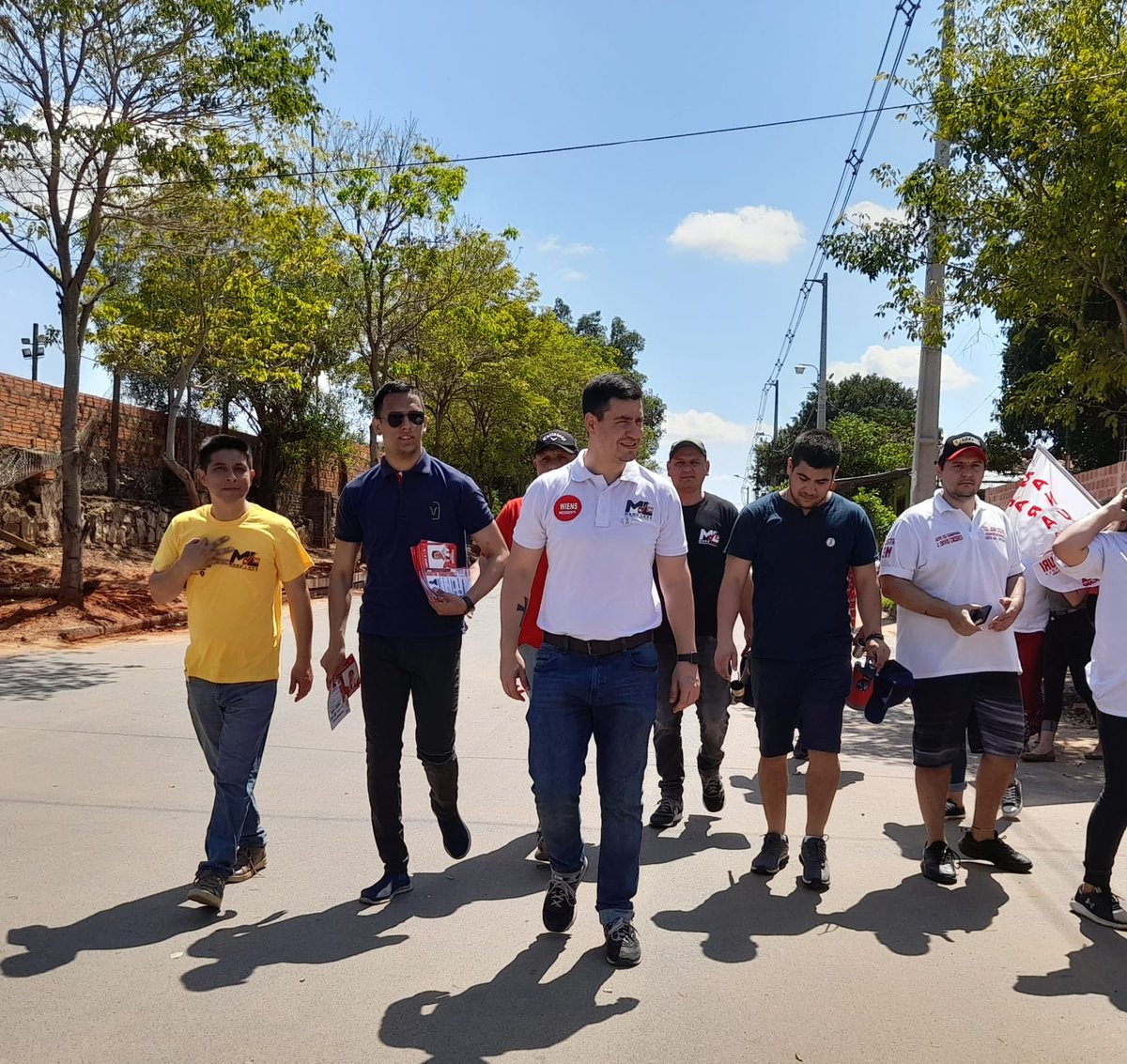 manularapy's tweet photo. Seguimos visitando a cada vecino, acercando nuestras propuestas y escuchando sus anhelos para nuestra comunidad.

¡La renovación está en marcha! 🚩

#ATodaMáquina 
#LaNuevaGeneración
#ManuLara2022
#WiensBrunetti2023
#MaritoPresidenteANR 
#FuerzaRepublicana🚩 
#Lista3M https://t.co/m37JxYewYM