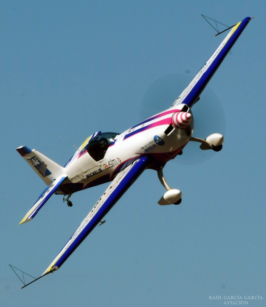 Raúl García García (@raulggpucela) on Twitter photo ✈️ Extra 330SC (F-HMEL)
👨🏼✈️👩🏼✈️ <a href="/camilobenito/">CAMILO BENITO</a>.aero & <a href="/melanieastles/">Melanie Astles</a> 🇪🇦🇨🇵
📍 Aeródromo de Matilla de los Caños, Valladolid (LETC) 💜🇪🇦
📆 15 de Octubre de 2022
<a href="/CamiloBenito84/">Camilo Benito - Aerobatic Pilot</a> <a href="/melanieastles/">Melanie Astles</a>
<a href="/aeromatilla/">Aeródromo de Matilla</a> <a href="/ExtraAircraft/">Extra Aircraft</a> ✈️ Extra 330SC (F-HMEL)
👨🏼✈️👩🏼✈️ <a href="/camilobenito/">CAMILO BENITO</a>.aero & <a href="/melanieastles/">Melanie Astles</a> 🇪🇦🇨🇵
📍 Aeródromo de Matilla de los Caños, Valladolid (LETC) 💜🇪🇦
📆 15 de Octubre de 2022
<a href="/CamiloBenito84/">Camilo Benito - Aerobatic Pilot</a> <a href="/melanieastles/">Melanie Astles</a>
<a href="/aeromatilla/">Aeródromo de Matilla</a> <a href="/ExtraAircraft/">Extra Aircraft</a>