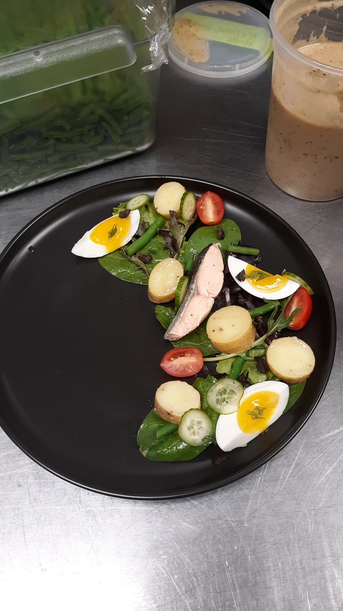 igottafartnbarf's tweet photo. Some dishes from our menu last week! amazing to put together with such a good team! 🥘 #food #foodfetish #chef #cheflife #restaurant #culinarystudent #culinary #foodlover https://t.co/OlWe9eojy3