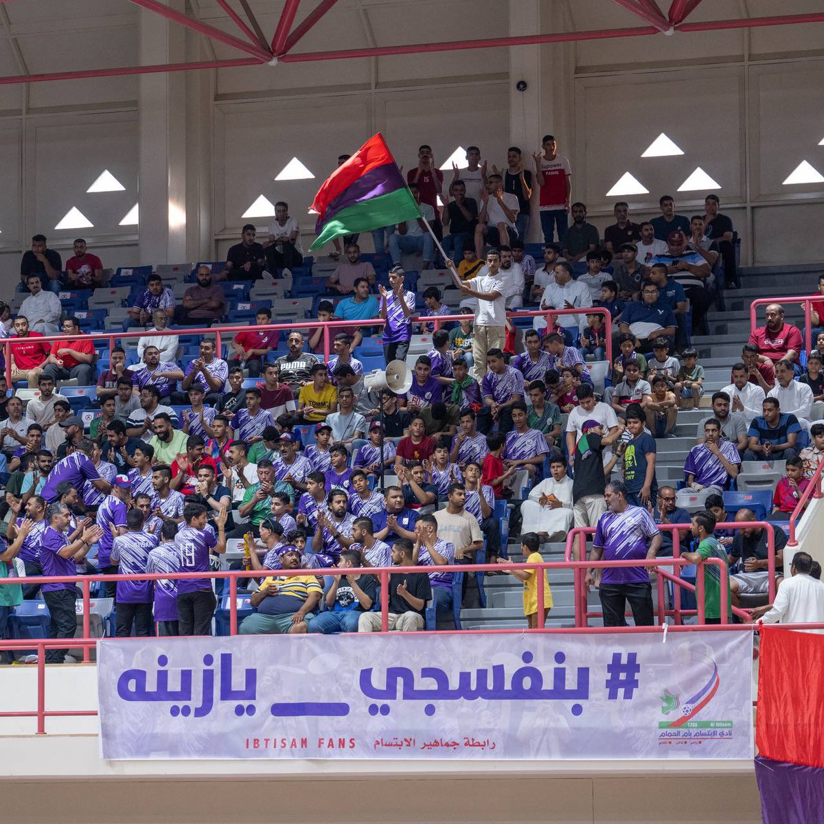 ksa_volleyball's tweet photo. الحضور الجماهيري لنادي الابتسام في الجولة الثالثة للدوري الممتاز 👏🤩 https://t.co/lvpMQtzJR1