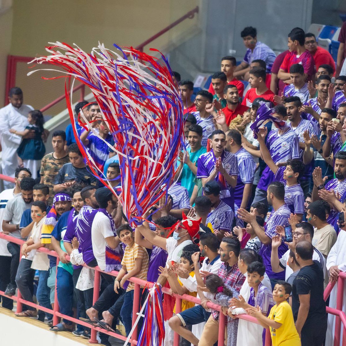 ksa_volleyball's tweet photo. الحضور الجماهيري لنادي الابتسام في الجولة الثالثة للدوري الممتاز 👏🤩 https://t.co/lvpMQtzJR1
