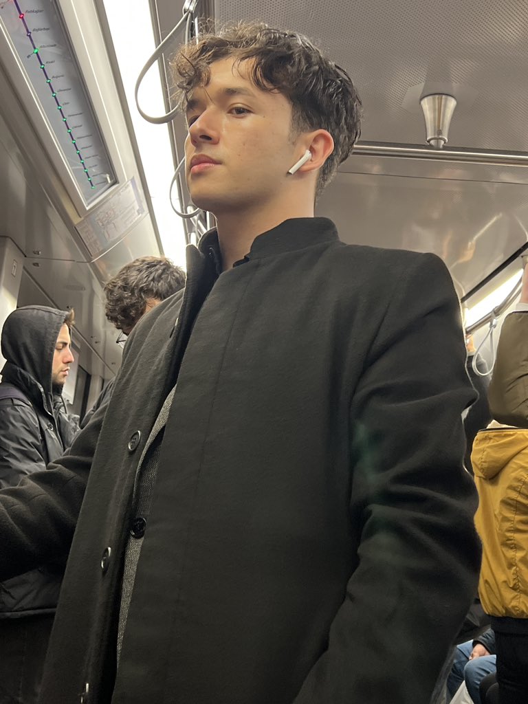 Bugün metroda biri çekip attı airdroptan 🥹