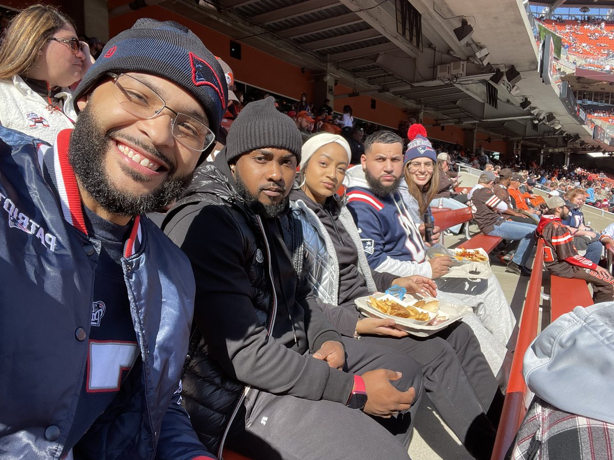 Eli Deleon tweet media