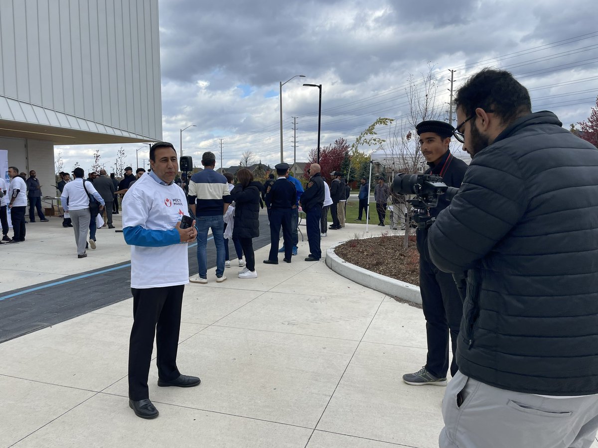 I was thrilled to join <a href="/AMYAMississauga/">Muslim Youth Mississauga</a> to #RunForMississauga, to raise funds for  
<a href="/THP_foundation/">THP Foundation</a>. Big shoutout to <a href="/D4niyal/">Mirza Daniyal Ahmad</a> &amp; amazing volunteers for the passion to build better community. Thank you <a href="/MississaugaFES/">Mississauga Fire</a> for supporting the community cause. This is true #OntarioSpirit