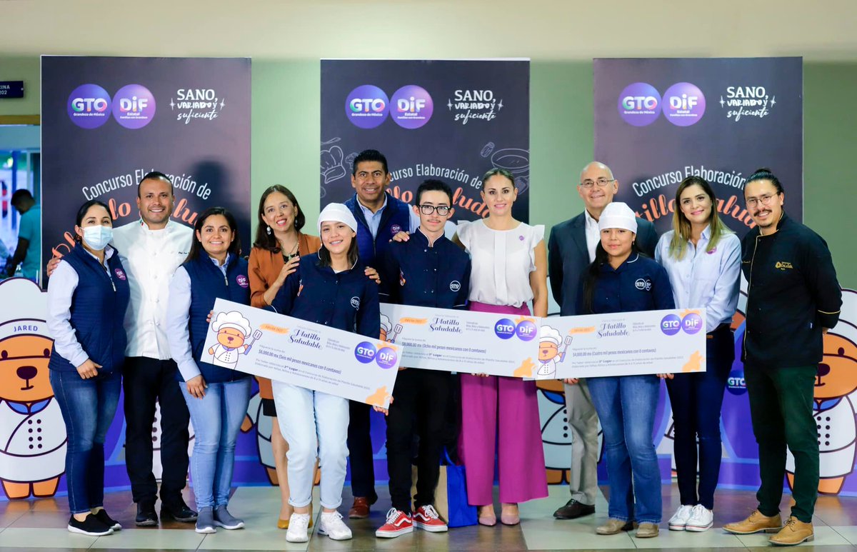 DifYuriria's tweet photo. La alcaldesa María De los Ángeles López Bedolla, Prof. Rogelio Salazar Salazar y personal del DIF Yuriria, le envían al joven Jared Méndez Orozco una enorme felicitación por su participación en concurso del platillo saludable, “Guanajuato se nutre con grandeza 2022. https://t.co/JNc3Hdebz2