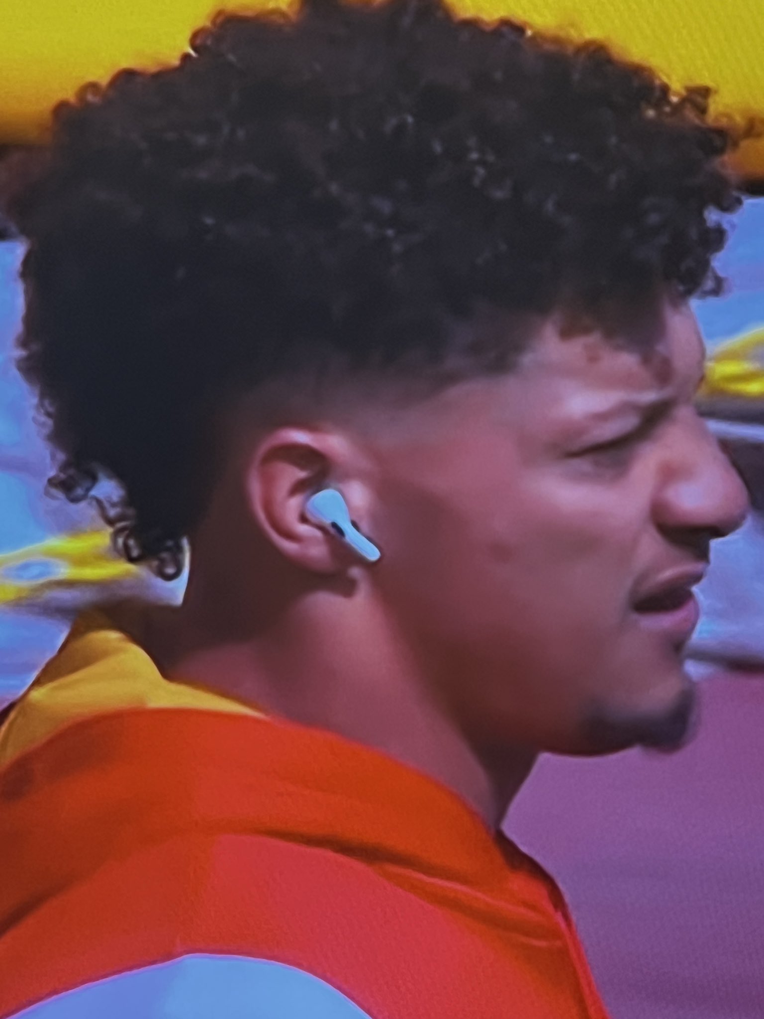 Jacob Harris Mahomes With The Bose Money But Using The Airpods Pregame T Co 57q9ugtxil Twitter