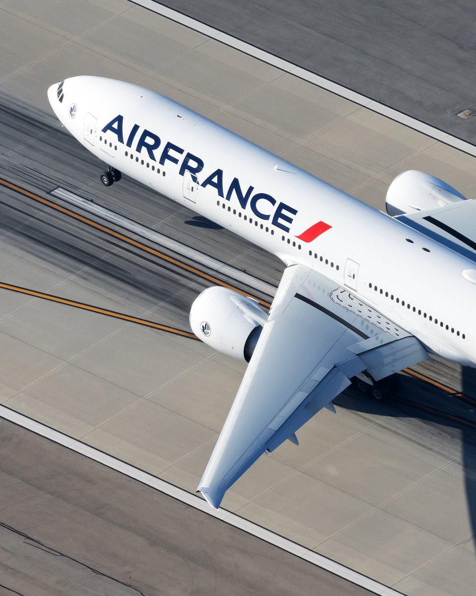Enjoying her moment in the sun, Air France‘s Boeing 777-300ER looks stunning at LAX last February! All Photos ©️ Vincenzo Pace #aviation #avgeek #aviationphotography #aviationlovers #airports #airtravel #boeing #aerialphotography #airfrance