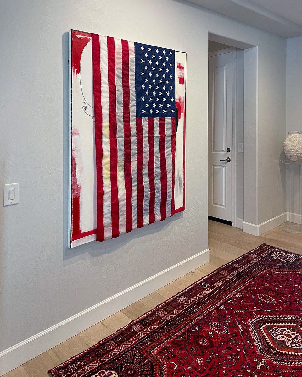 RussoLeeGallery's tweet photo. One of our favorite things is seeing works from our exhibitions installed in clients' homes! Here is one of the pieces from our August exhibition Julian V.L. Gaines: Under the Flag in its new home. 

Julian V.L. Gaines
(Painfully Positive) Envy, 2022 https://t.co/hiwfNiG86x