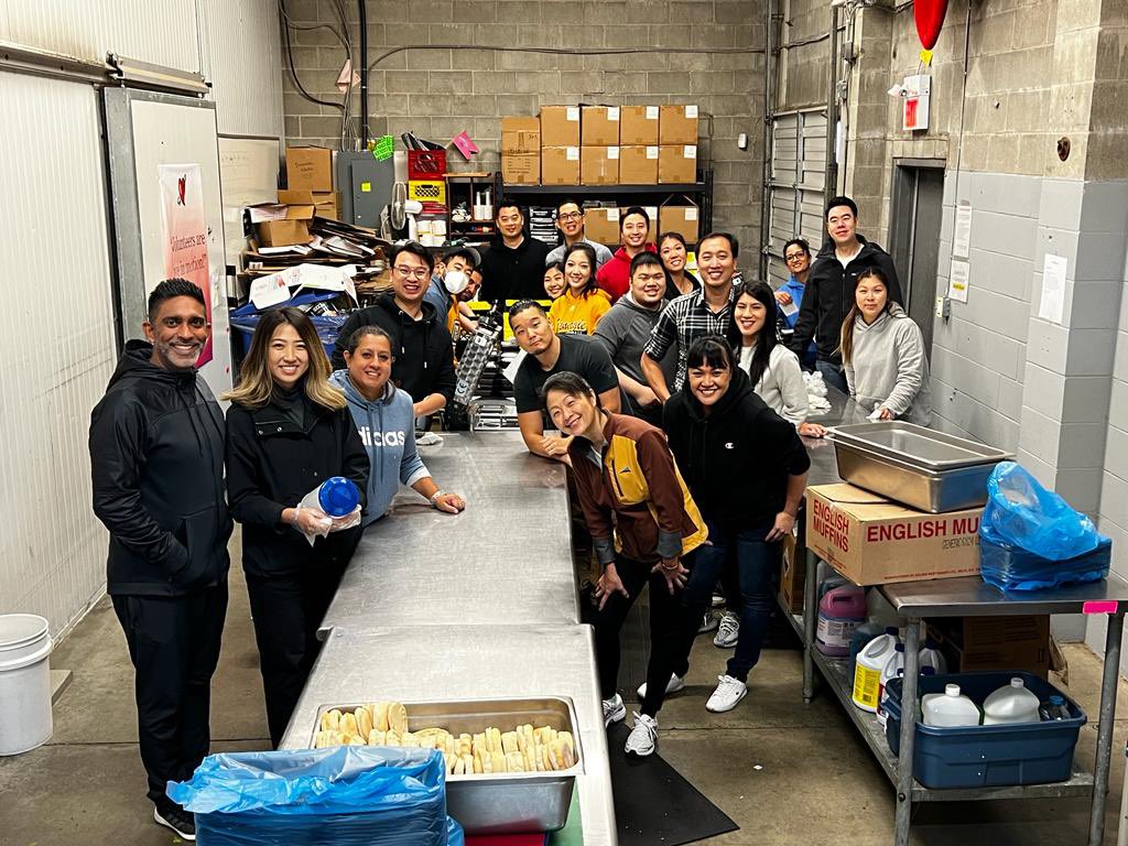 We packed 1275 nutritious meals for individuals and families living with HIV/AIDS and other co-existing illnesses <a href="/alovingspoonful/">A Loving Spoonful</a> . Way to go Central Van leaders! #PacGivesBack <a href="/AmynJessa_TD/">Amyn Jessa</a> @ChristinaSunwoo <a href="/juliearmour_td/">Julie Armour</a>