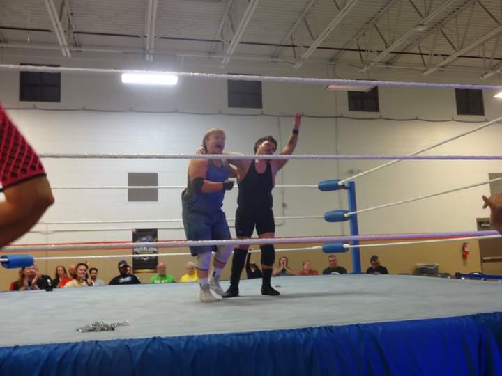bobbyjoeblack's tweet photo. Last night was awesome. My brother @JohnnieJoBlack made his debut as a professional wrestler. Also I finally got my 1st win. Thank you ref for finally see the dirty pin 🙌 #prowrestling #brothers #moments @TrailblazerGold https://t.co/V9ebZBftFS