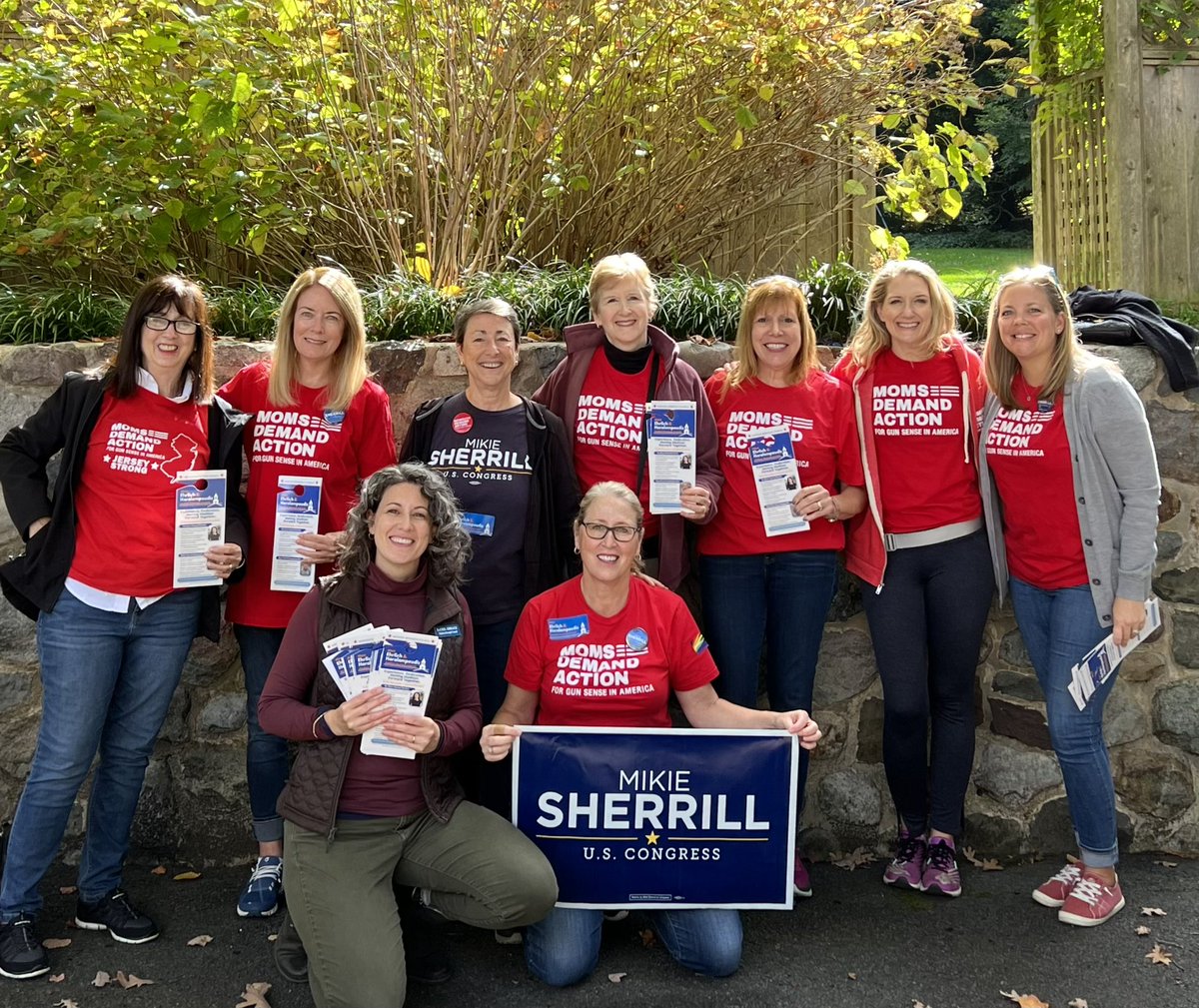 Today Morris Cty @MomsDemand volunteers came out to canvass for two #GunSenseCandidates
@MikieSherrill and @RachelEhrlichNJ 
We know there is only 23 days to Get Out The Vote for election day on 11/8. 
Join us by texting Elections to 644-33