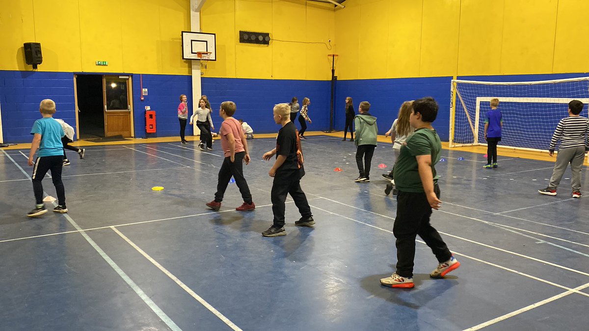 johnson_2R's tweet photo. Dodgeball as part of PGLSports on the final evening! #competitive @PGLTravel @TheRichmondSch https://t.co/YjKWbs1IfL