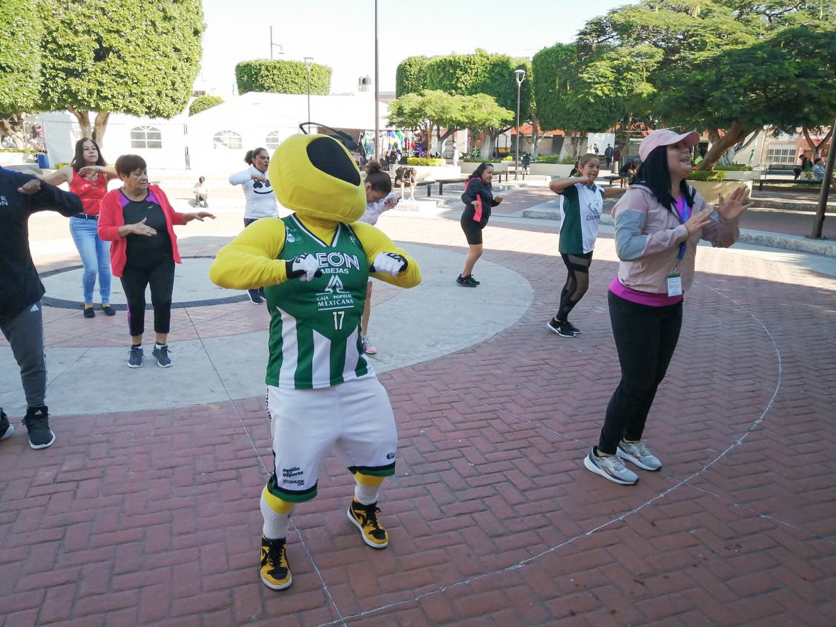 movilidad_leon's tweet photo. ✨️Hoy la Ruta León 🌞🚲🍦tuvo grandes sorpresas, nos activamos con #Master24Fit y @Beeman_Oficial,tuvimos el Torneo Relámpago con nuestro invitado especial "Garritas"de @clubleonfc y aprendimos en Cultura de Movilidad.
¡Más domingos de Ruta León!🏅⚽️🎉#ViveTuCiudad🦁#SomosLeón https://t.co/7OovlZyp9o