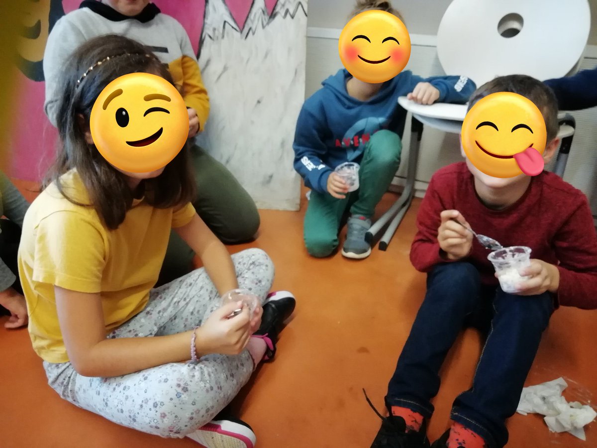 #semainedugout Les élèves de CE1 et CE2 ont fabriqué, à l'école, du fromage blanc grâce à l'intervention de Mme Gaudinet. Ils ont pu voir toutes les étapes de la transformation du lait et ont dégusté du fromage blanc sucré ou salé, au choix. 👍🤗