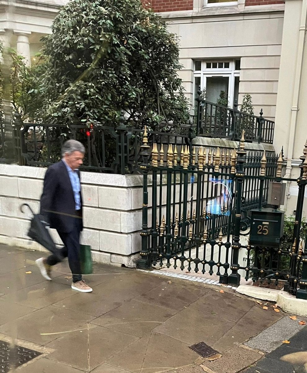 SaraPisca18's tweet photo. La caminata que le gusta al uribismo // La caminata que le molesta al uribismo https://t.co/IC22xfBPqz