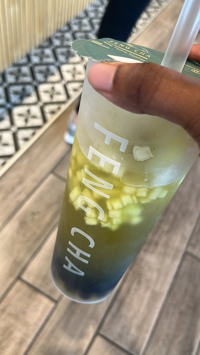 Qween_Yazz's tweet photo. What’s y’all’s favorite kind of boba drink? Because I think I’ve found a new one 😗🧋#fengcha https://t.co/l7PLomE1WD