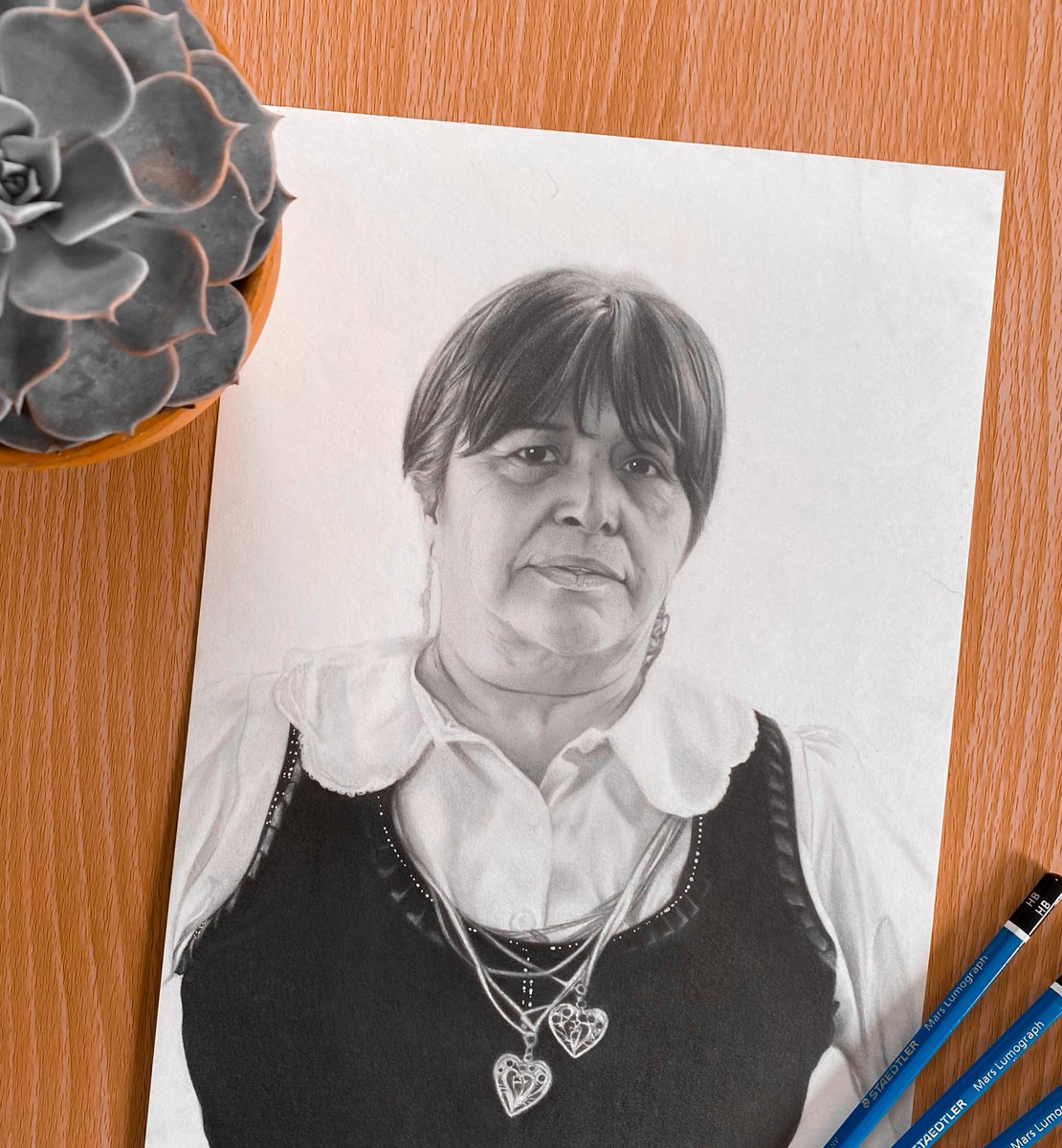 nataliia_25's tweet photo. Com a aproximação do natal, surgem também as dúvidas acerca das prendas. Podes optar por oferecer algo único e personalizado como um retrato realista ou um quadro. Garanto que não haverão prendas iguais 🤭

Encomenda com antecedência, +info IG @natalia.ilustracoes

Partilhem 🤍 https://t.co/x2GlkSoGLp