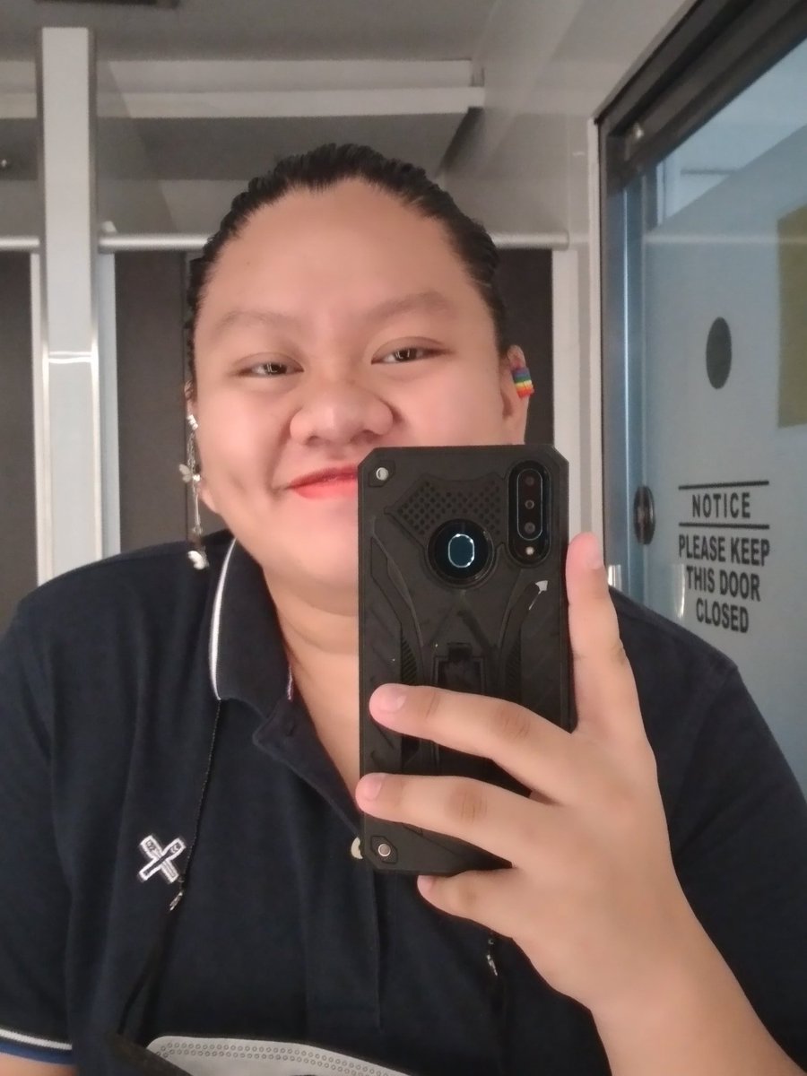 Toni_Chubbs21's tweet photo. Sabit lang sa muna for todæ.

#VadengsSelfieDay https://t.co/AzpPHrgHxG