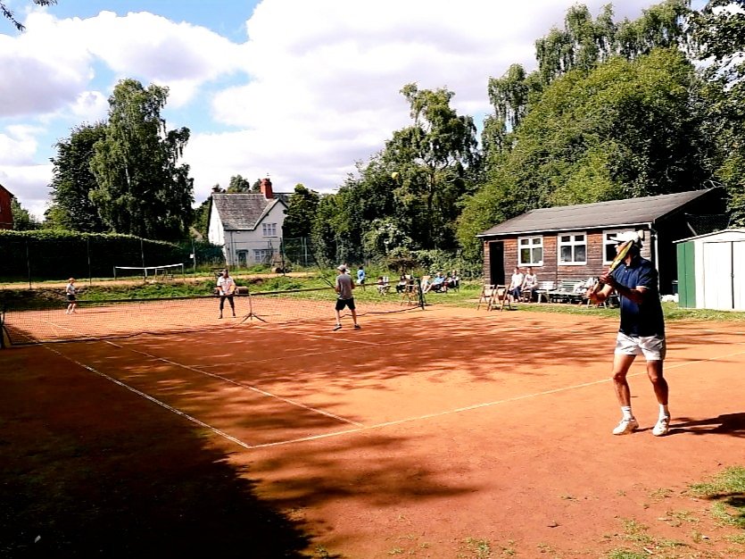 Evening #BrumHour! The nights are drawing in, but we've been blessed with great weather for tennis. Hurrah! 😎👍
We have half-year adult membership from NOW TILL END OF MARCH FOR JUST £45! THAT'S 5 MONTHS OF TENNIS🎾! Come &amp; join a friendly, active club in #Moorpool in #Harborne.