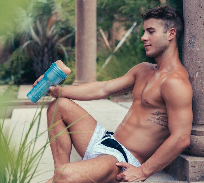 Majestic  @reyallenking  https://t.co/ffdePWVQOn https://t.co/rlLXBNiPiy