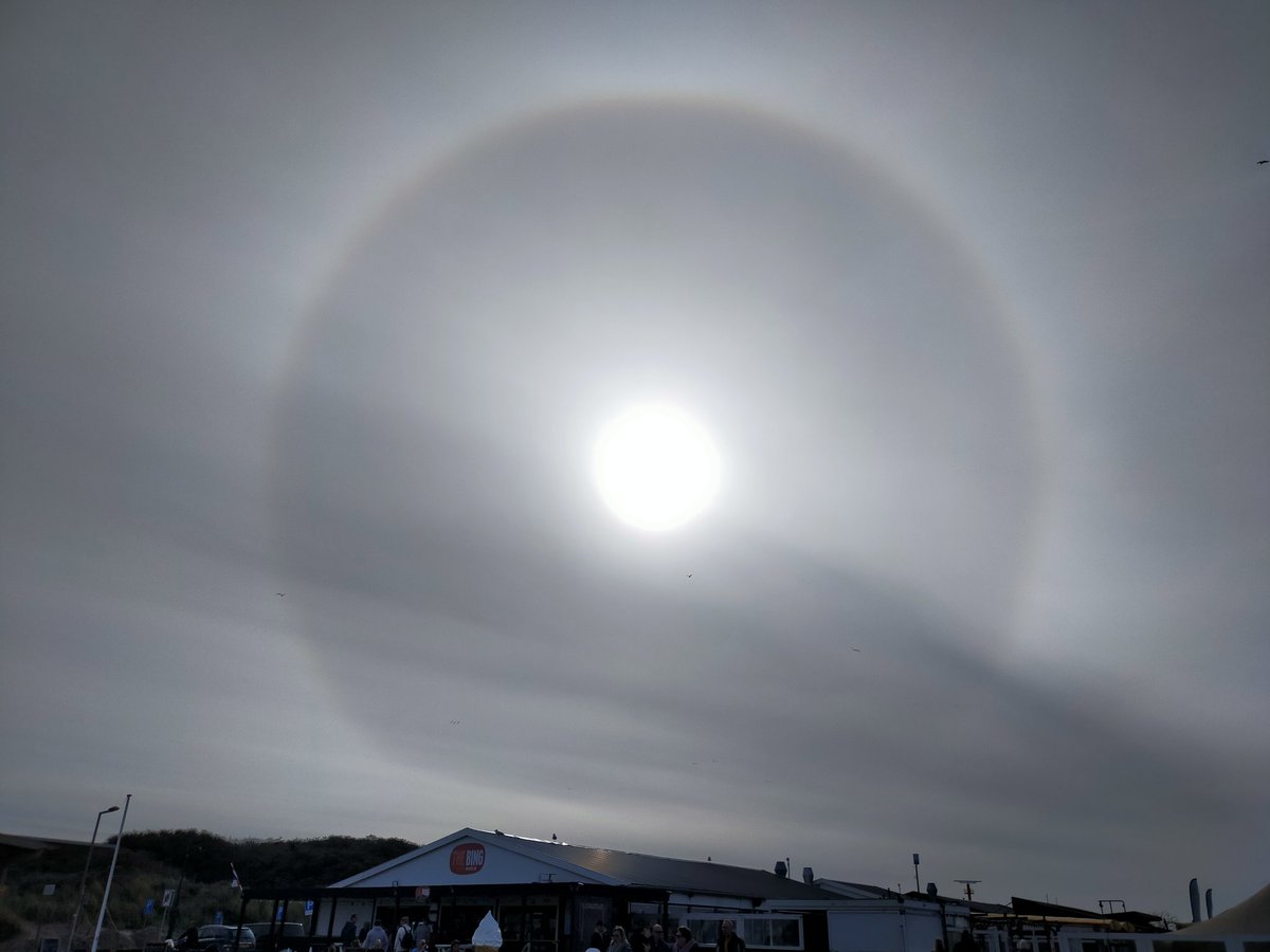 Lavender712's tweet photo. Mooie 'halo' boven HoekvHolland https://t.co/9nkMiewpud