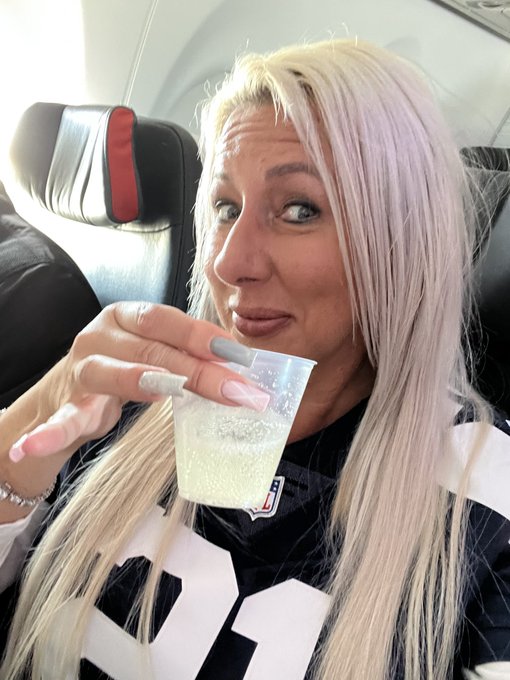 TW Pornstars Lieutenant Bella Lexi. Pictures and videos from Twitter