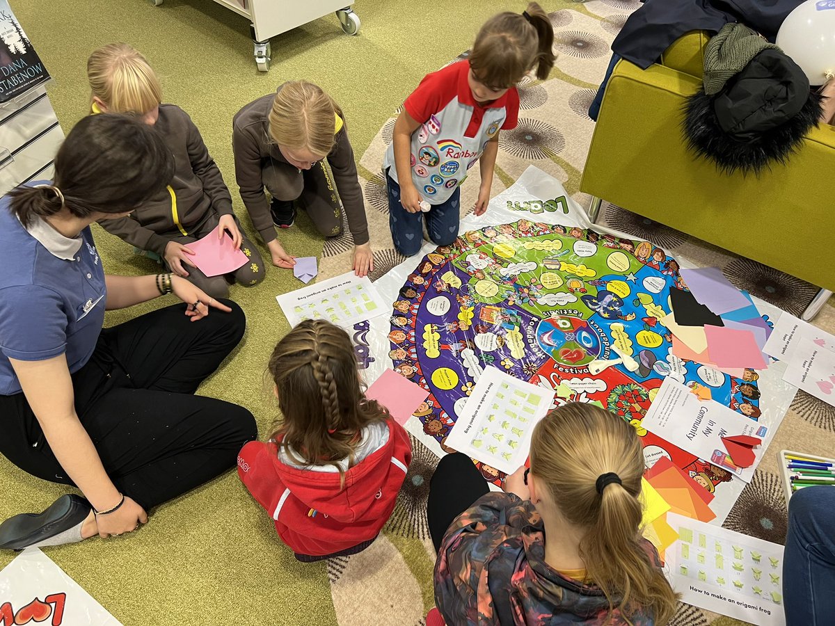 ScotChiefTeam's tweet photo. Attended the Pencil Express display launch at @Aberdeenshire Westhill Library. Well done to all at @GuidingGordon for the displays and activities. #pencilexpress https://t.co/Gwe8p2t9RZ