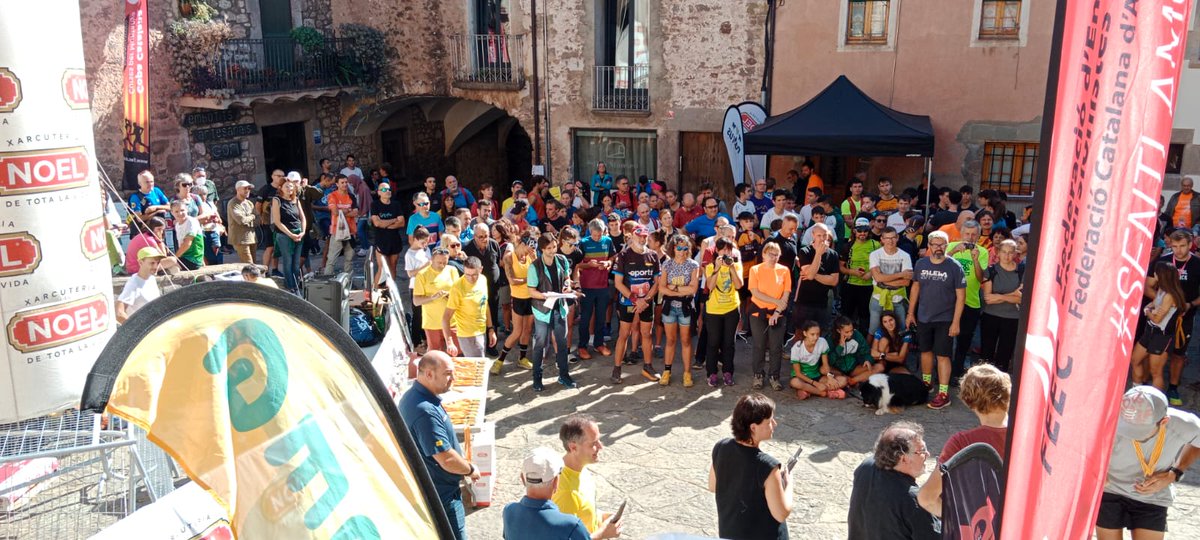 jordimerino75's tweet photo. Gran matí a Sant Privat d'en Bas @ajuntamentbas, a on el @GECA_84 ha organitzat un gran Campionat i Copa de Catalunya de curses verticals, la #vertikalm ha reunit prop de 200 esportistes amb un gran nivell.
#somcurses #sommuntanya https://t.co/vuAqZOeZ7s