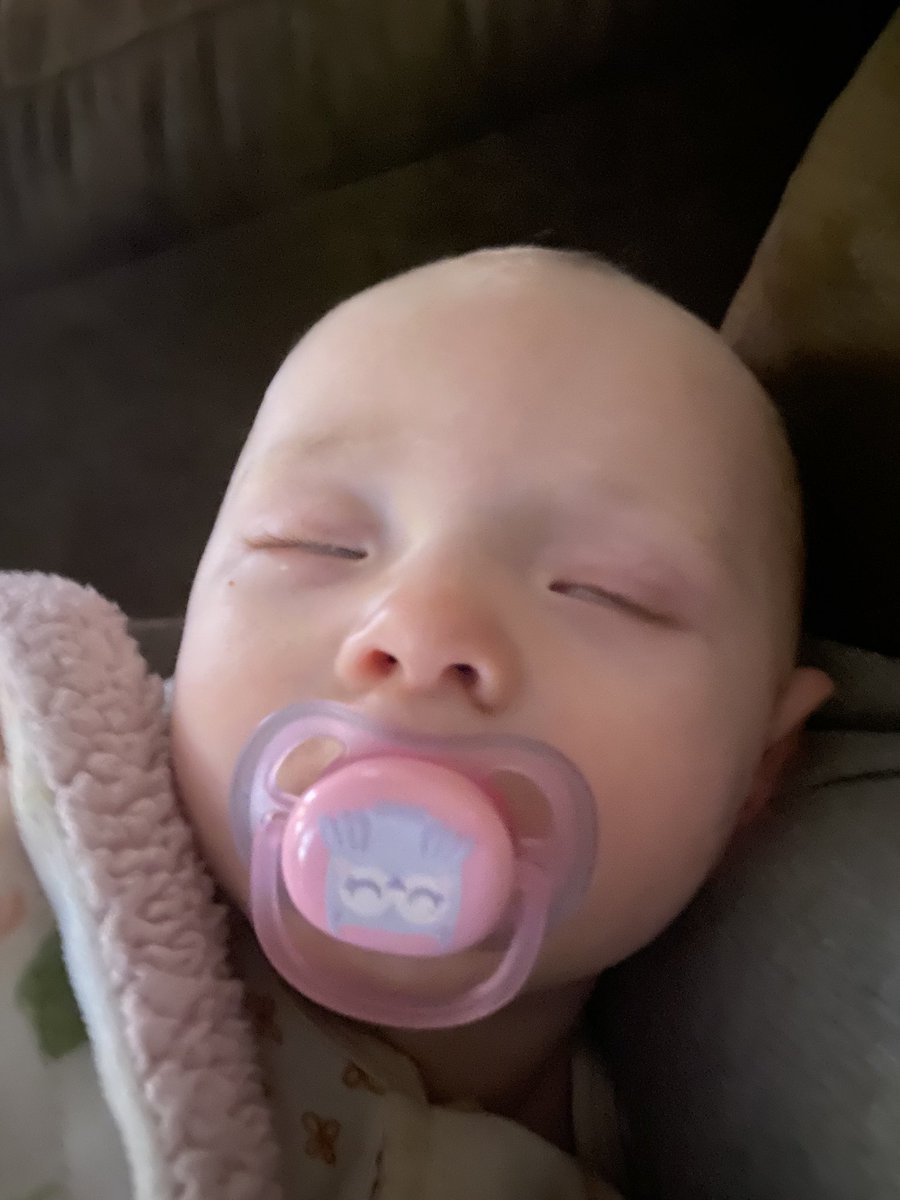 carolraerae's tweet photo. #MyGranddaughter #InHospital #DueTo #Recalled #Similac #MyDaughterThoughtItWasntTheOneTheyRecalled #BoughtAtTarget #PlsPray🙏 https://t.co/7dTlvXB0sh