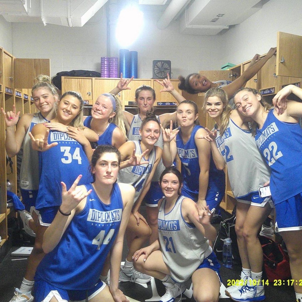 FandMWBB's tweet photo. Photo dump from our first weekend of practice 🤩🤟🏼🏀 https://t.co/evfSxV3Qzt