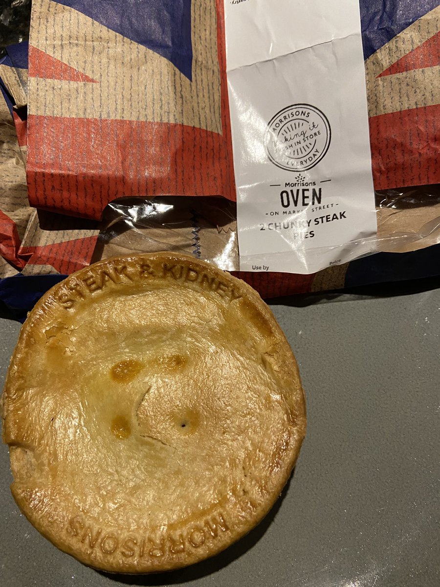 KWilkinsonEY's tweet photo. @Morrisons  Spot the problem? Hugely disappointing Sunday night dinner of pie &amp; mash. Was expecting Chunky Steak and got Steak &amp; Kidney 🤢 would expect better than Incorrect  packaging but given my recent experiences at your store I’m not sure I’m really surprised 🙄 https://t.co/CQDcAPHCAX