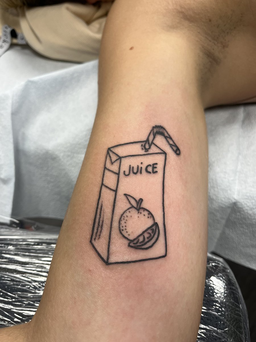 l1ndsrae's tweet photo. hi @NoahKahan my sister and I got matching tattoos yesterday in honor of your new album - can’t wait to see u tonight in DC 🫶 https://t.co/w4SEZy7WeQ